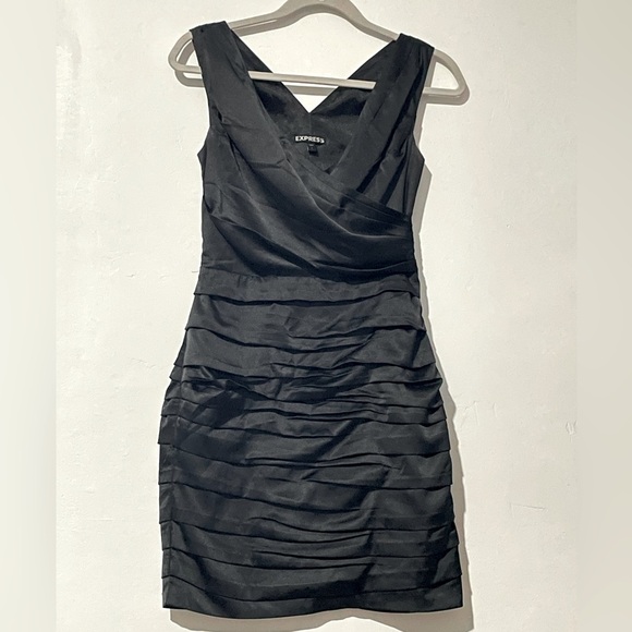 Express Dresses & Skirts - Express Black Ruched V-Neck Bodycon Cocktail Dress – Sleeveless Mini